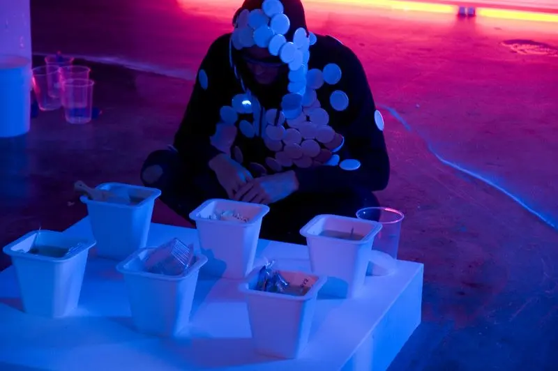 Participant handling an object during BRB/Total Id Pigs