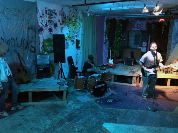 Live performance with guitar and drums during Trade in Trade Up